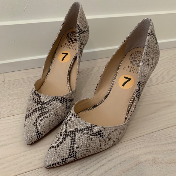 Vince Camuto snakeprint heels - 7 - Picture 1 of 4